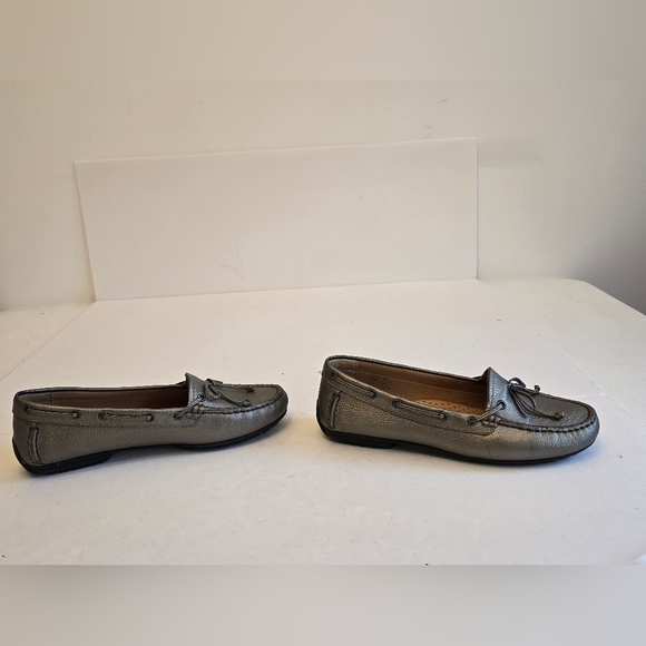 L.L.Bean Women's Leather Silver Metallic Driving Moccasin Loafers Size 7.5 - Picture 10 of 15